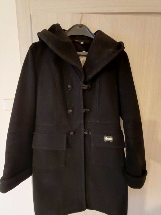 Дамско черно палто с качулка
