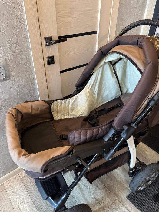 Продам Коляску. Зима-Лето. 15к.