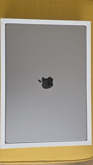 Macbook Pro 16" A2485 M1 Pro 32GB RAM 512gb SSD