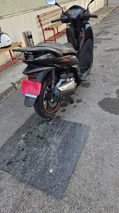 Продавам скутер Honda SH 300i