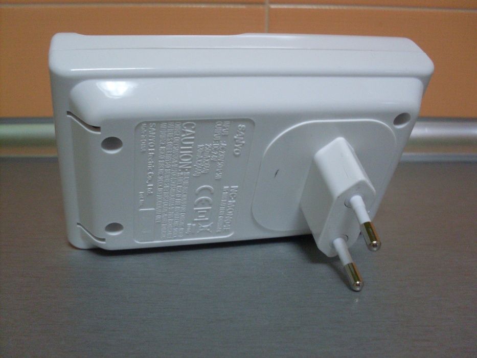 Зарядно за батерии Саньо.