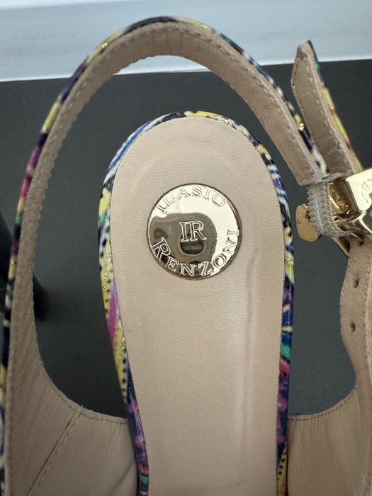 Продам босоножки. Италия