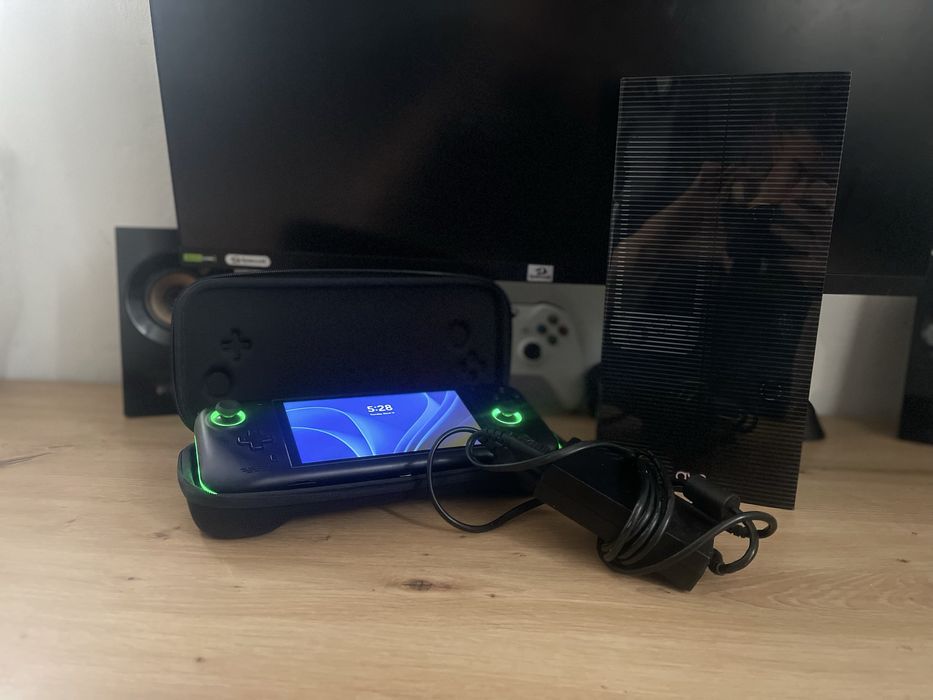 Consola AYN Loki 1TB + Controller Xbox One S + Husa + Jocuri (CA NOUA)