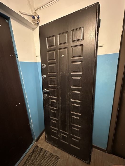 Продам входную дверь