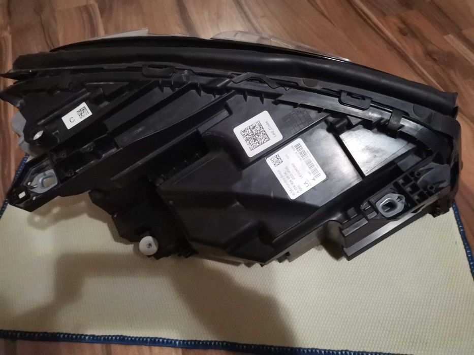 Ляв L Фар за Мерцедес/Mercedes GLA ГЛА 2014--2017година счупен ооо