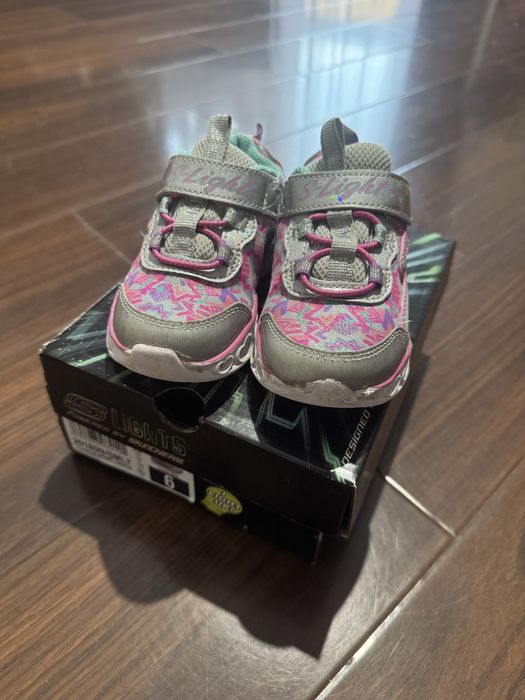 Adidasi skechers marimea 22