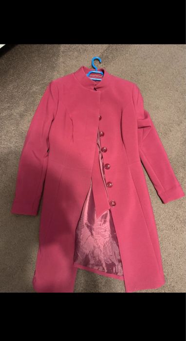 Palton in stare foarte buna , fucsia