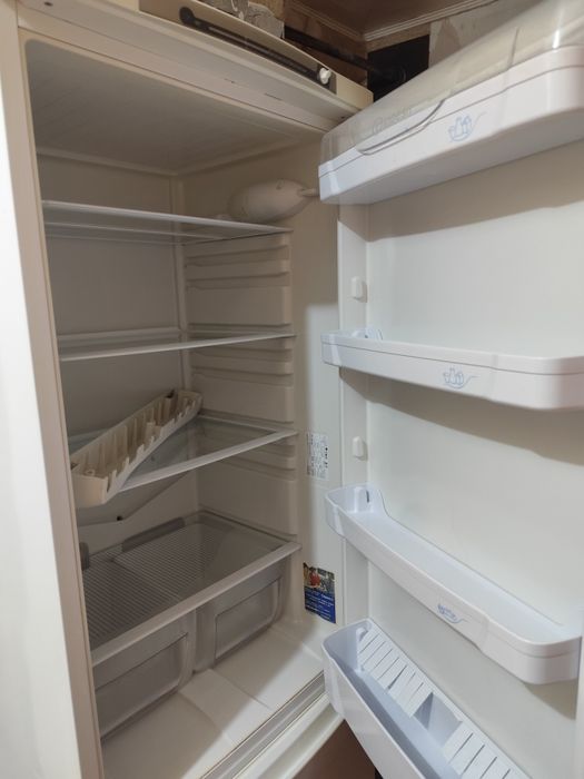 Продам холодильник indesit