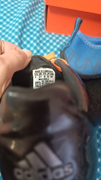 Бутонки Adidas 35+подарък акваобувки