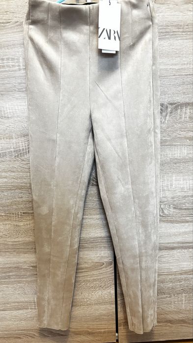 Vand pantaloni Zara pentru dama