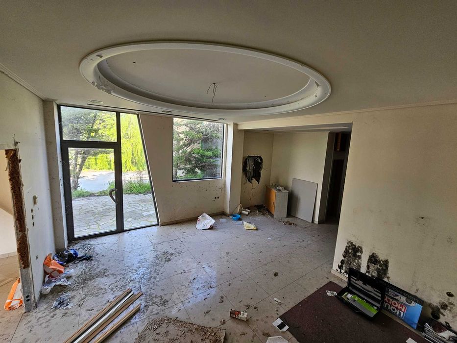 Продава се промишлена сграда от 1.100m2 Елефтеруполис КАВАЛА код 4699