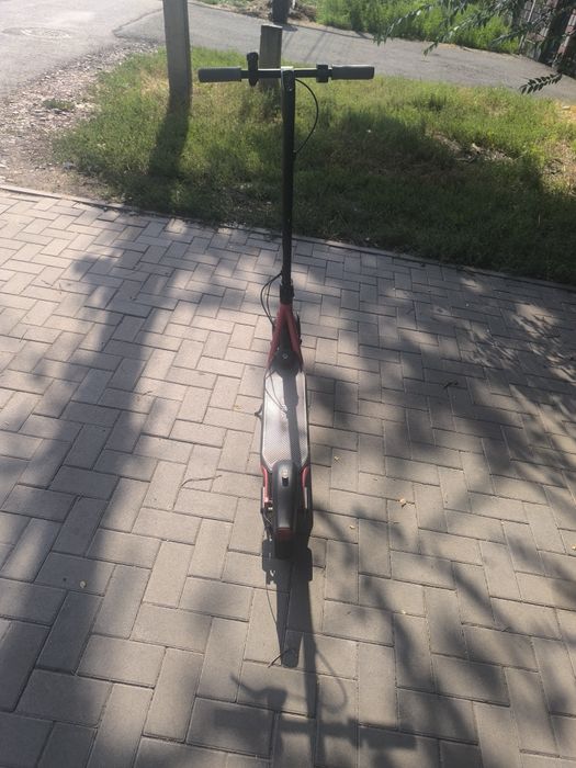 Продам электросамокат Segway Ninebot E2 Plus.