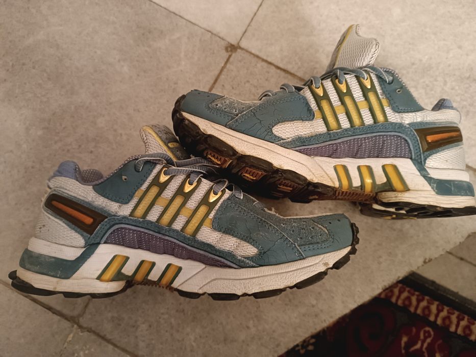 Adidas Torsion Response