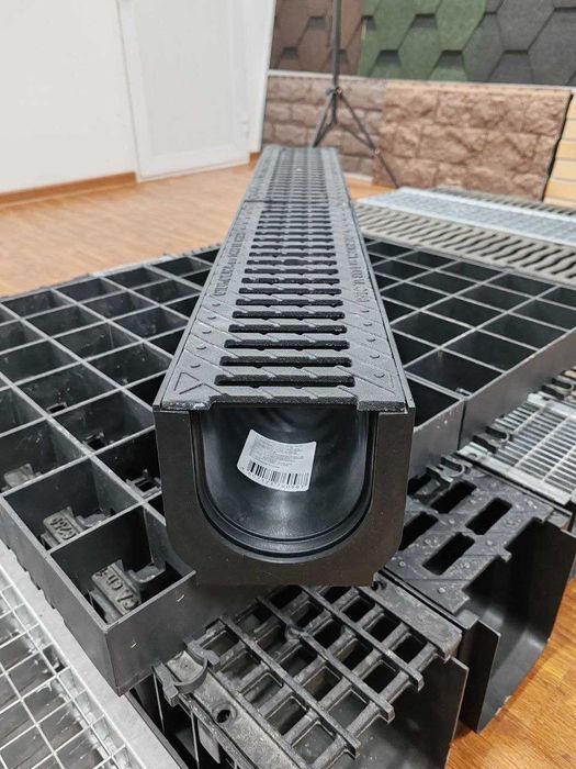 Продаются водоотводный лоток и чугунная водоприёмная решётка Gidrolica