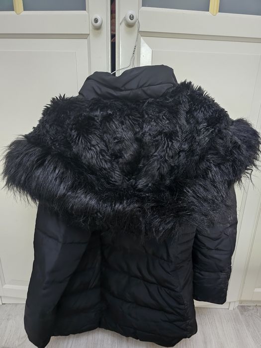 Geaca GUESS iarna din puf (marimea M)