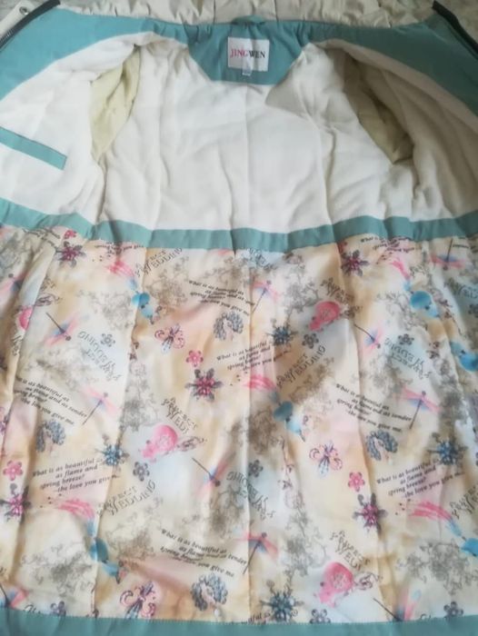 продам куртку для девочки