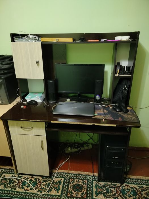 Компьютер стол сотилади