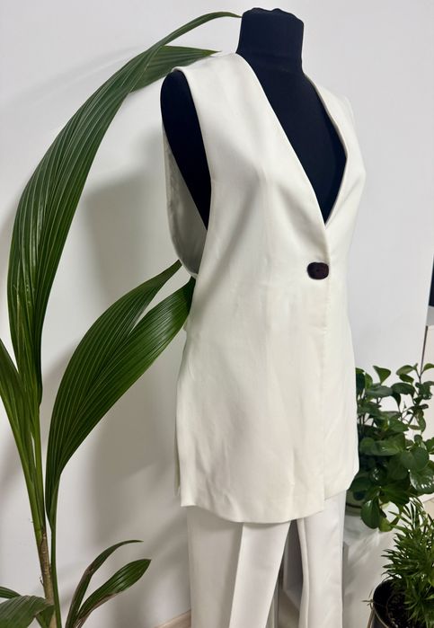 Costum alb cu vestă lungă și pantaloni split hem Zara mărimea XS