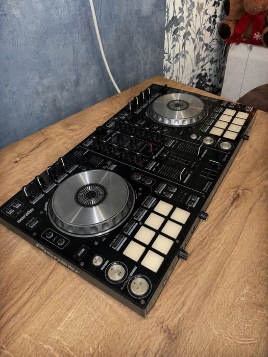 Продавам контролер Pioneer DDJ-Sr