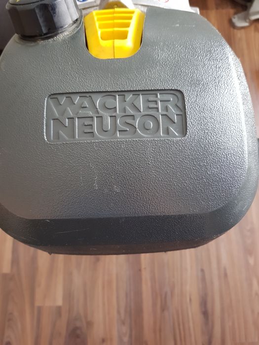 Ciocan demolator Wacker Neuson BH 65