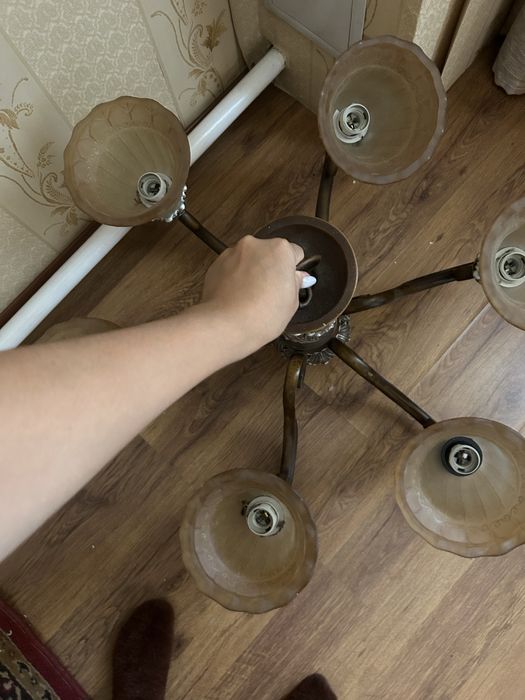 Продам люстру для зала