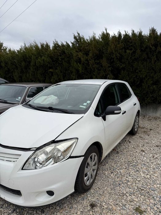 Toyota Аурис на части