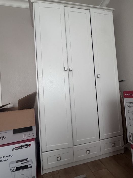 Продам шкаф белый из дерева