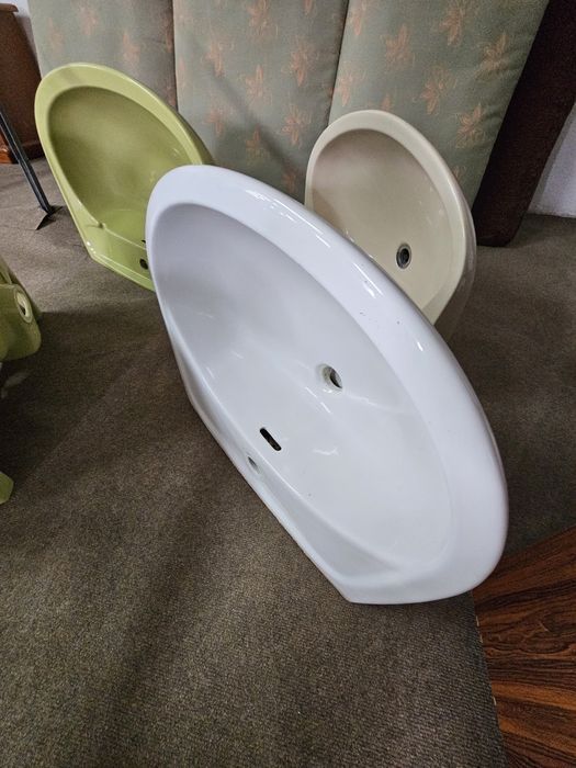 Vase de toaletă și chiuvete din porțelan