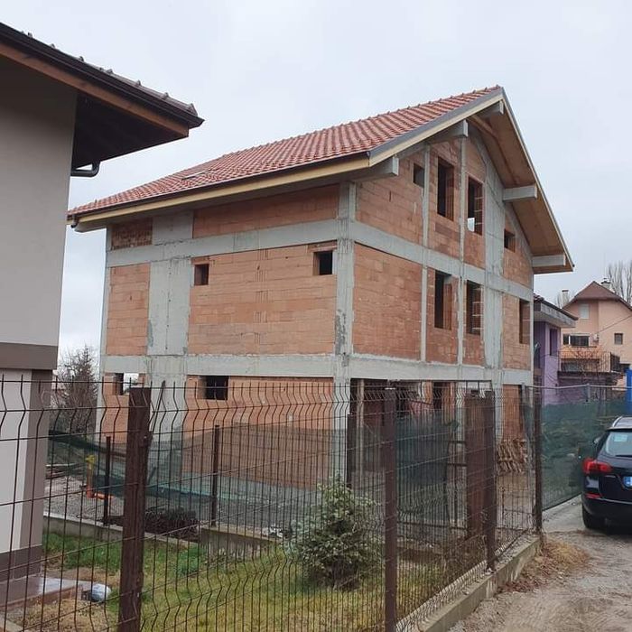 Изграждане на покриви и навес