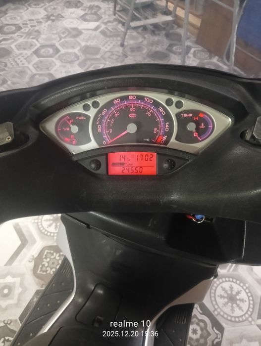 Vând scuter Yamaha YP 250 R