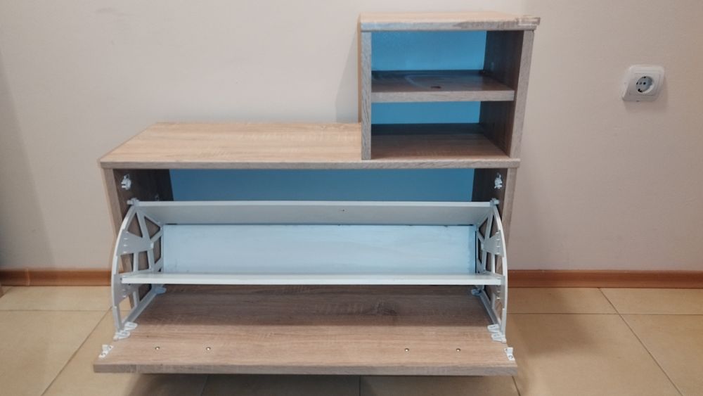 Етажерка портманто за антре с поставка за обувки и огледало.