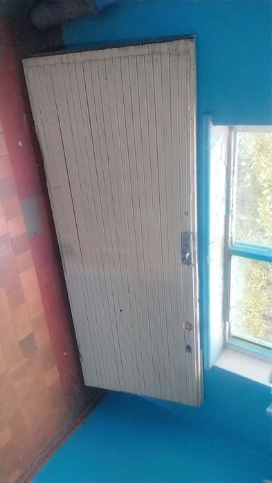 Tahta eshik sotiladi