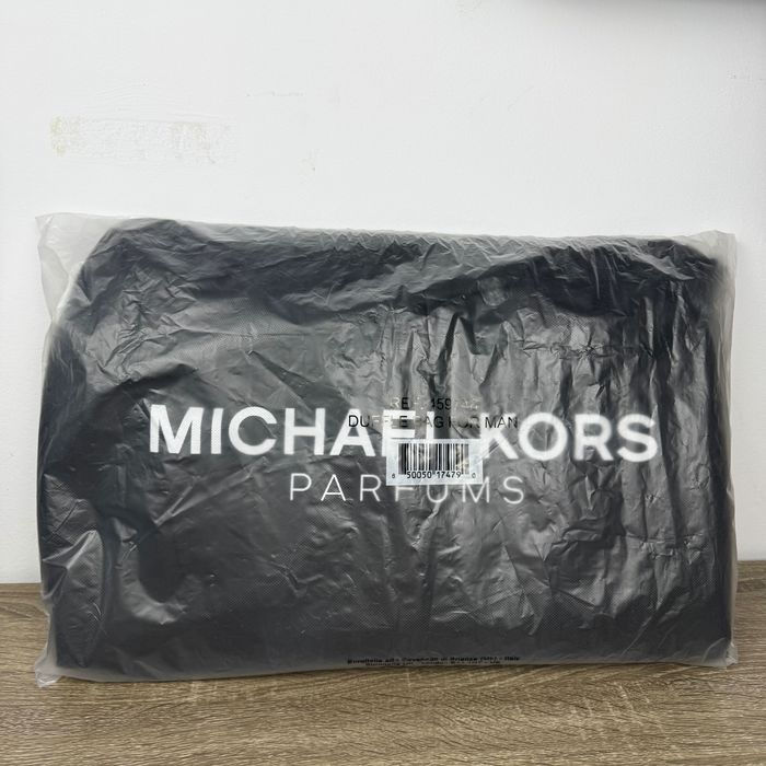 Нова пътна чанта Michael Kors Parfums – тъмносиня