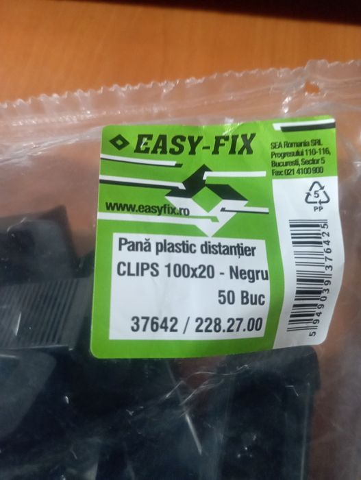 Distanțiere clips și pene pentru gresie și faianță