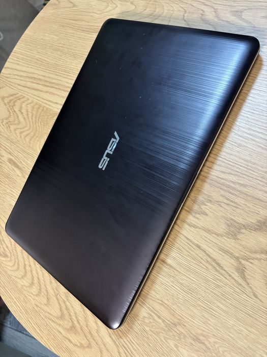 Laptop Asus I3 7th gen /8gb ram