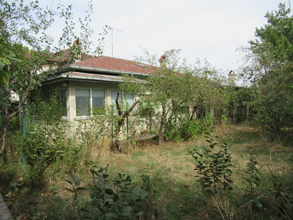 Casa şi grădina spaţioase central aşezate în Roşiori de Vede