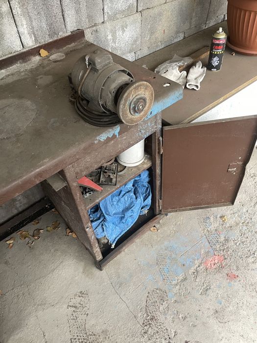 Продам металлический верстак + тиски + точило