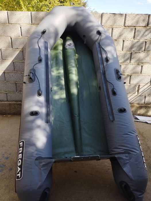 Лодка для рыбалки и отдыха, с мотором