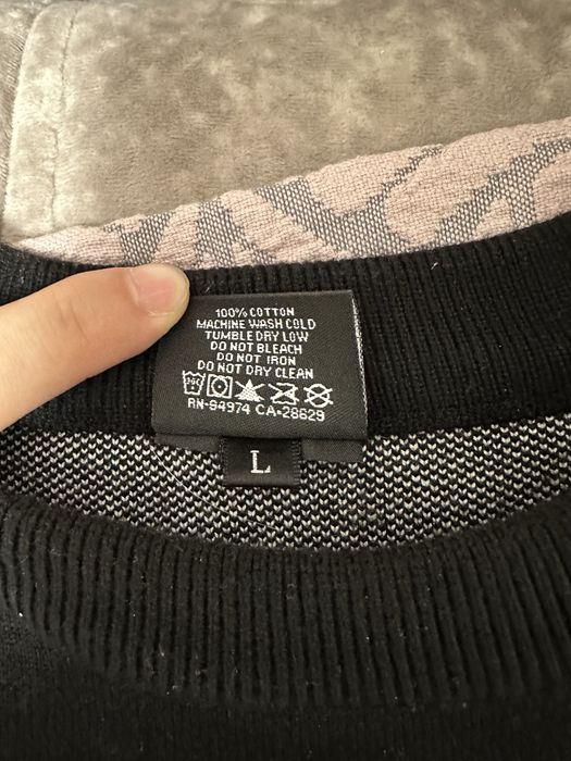 продам свитер stussy