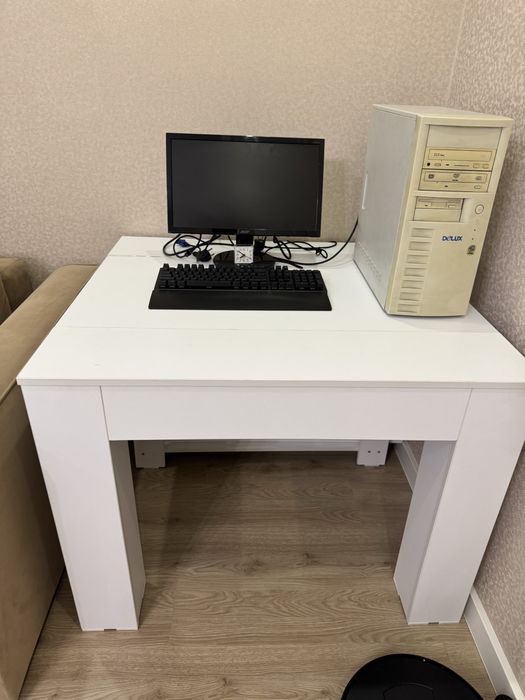 Срочно продам стол раздвижной