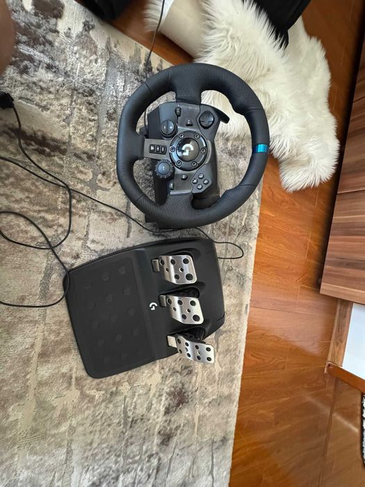 Volan Logitech G923 Trueforce pentru PS5, PS4 and PC + Pedale Ofer si garantie
