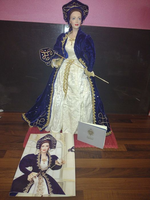 Papusa frumoasa din portelan