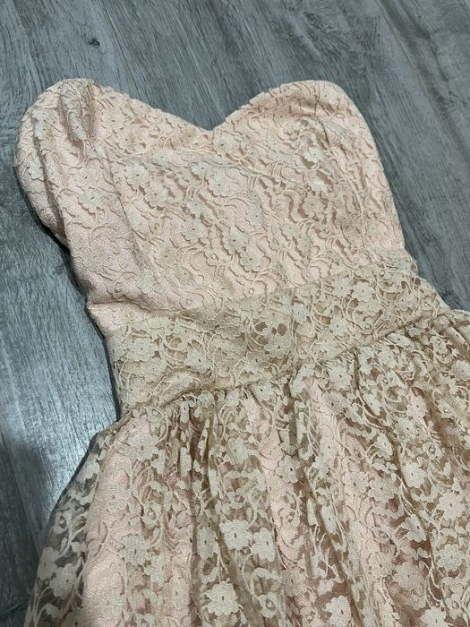 Дантелена  рокля