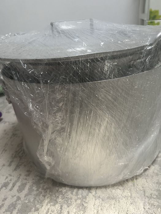 Кастрюля большая из алюмени