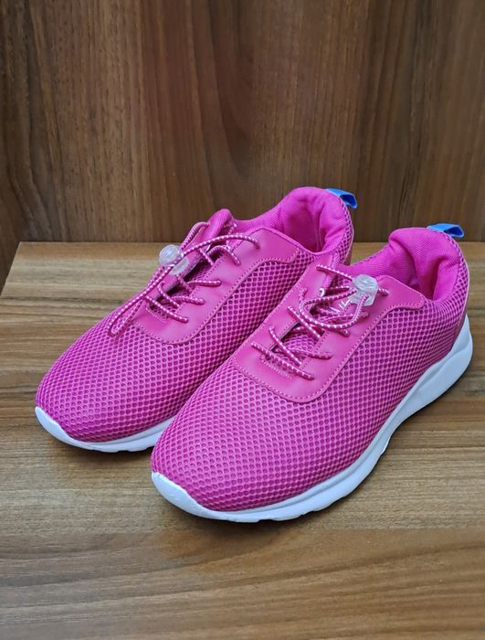 Кроссовки,  состояние отличное,  размер 37, длина по стельке 24см