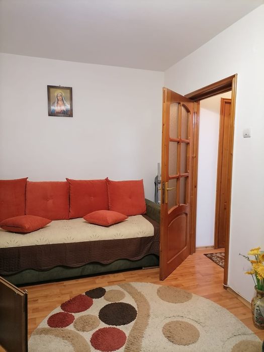 Bazinul de înot 2 decomandate mobilat loc parcare contract anaf