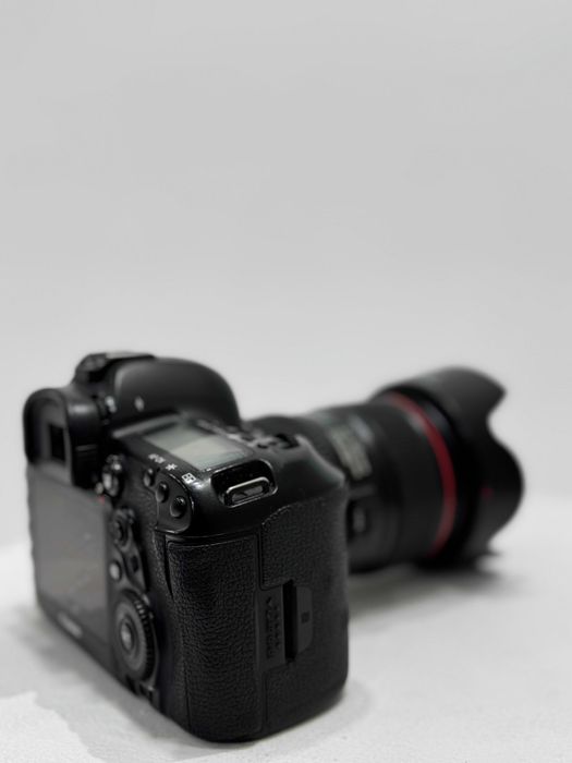 Canon EOS Mark IV