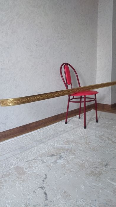 Продаётся.карниз.