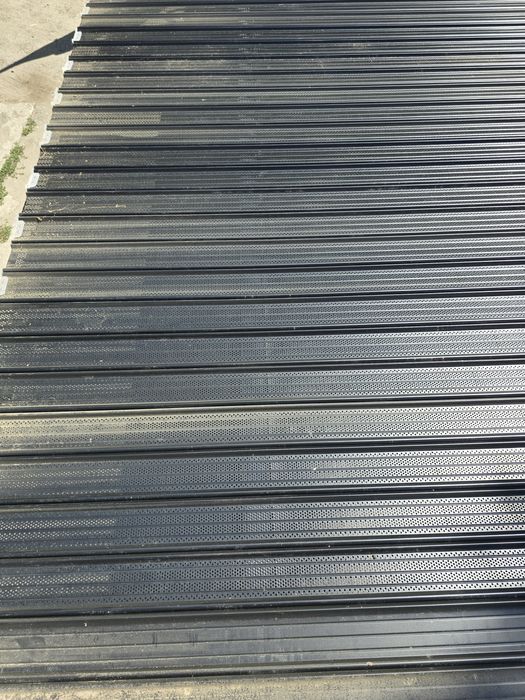 РОЛЕТНА ЩОРА.Перфорирани ламели.Цвят Черна .Без Водачи