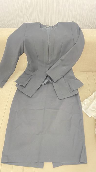 Продам женские офисные крстюмы